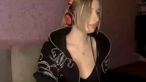 Kate online show from March 18, 4:46 pm