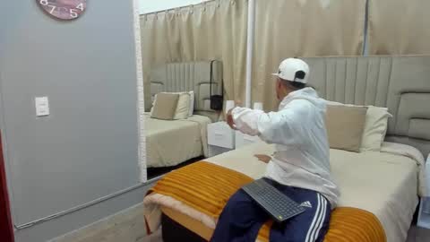 Snapshot of julian_billy chatting on March 8, 11:16 am julian billy online show from March 8, 11:16 am