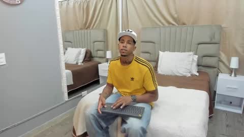 Snapshot of julian_billy chatting on February 17, 5:44 pm julian billy online show from February 17, 5:44 pm