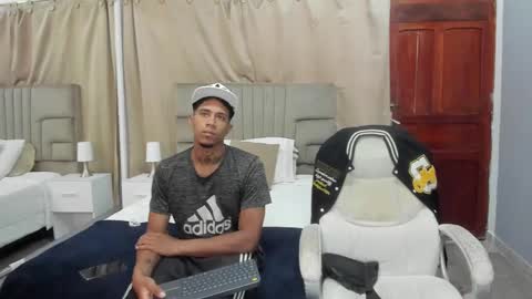 Snapshot of julian_billy chatting on February 26, 5:31 pm julian billy online show from February 26, 5:31 pm