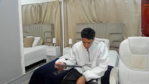 Snapshot of julian_billy chatting on February 26, 11:21 am julian billy online show from February 26, 11:21 am