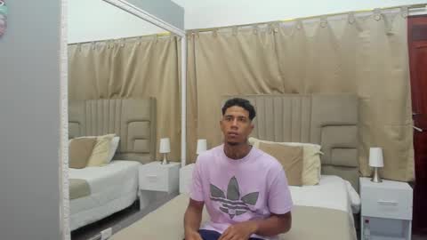 Snapshot of julian_billy chatting on March 1, 11:17 am julian billy online show from March 1, 11:17 am