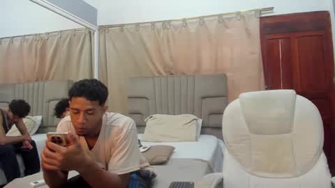 Snapshot of julian_billy chatting on March 3, 2:28 pm julian billy online show from March 3, 2:28 pm