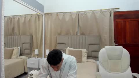 Snapshot of julian_billy chatting on March 9, 11:25 am julian billy online show from March 9, 11:25 am