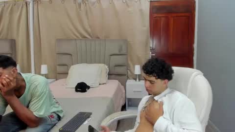 Snapshot of julian_billy chatting on February 25, 2:26 pm julian billy online show from February 25, 2:26 pm