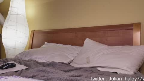 Snapshot of julian_cassablanca chatting on December 3, 7:49 am julian_cassablanca online show from December 3, 7:49 am
