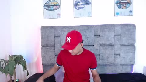 Julian online show from December 13, 8:47 pm