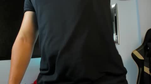 julian_wallace online show from March 4, 11:35 pm