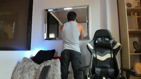 julian_wallace online show from April 15, 6:44 pm