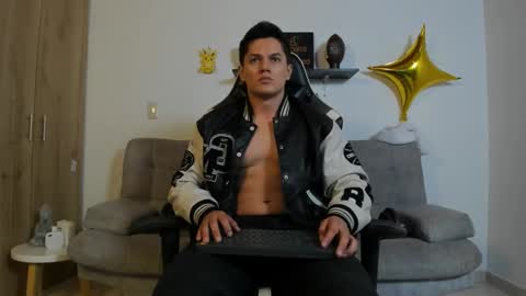 julian_wallace online show from September 29, 10:09 pm