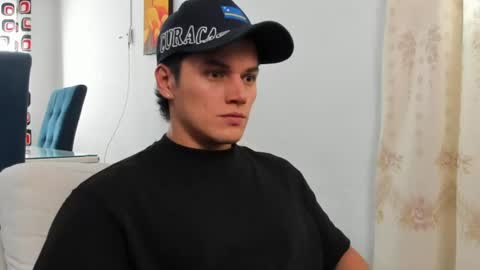 julian_wallace1 online show from June 23, 1:39 pm