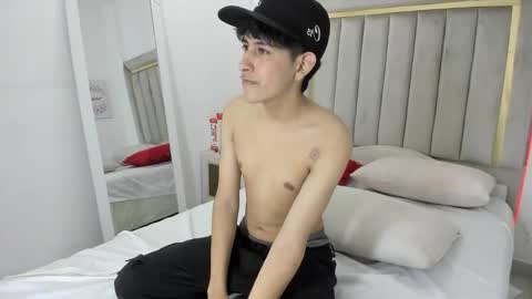 Julian online show from February 3, 8:35 pm