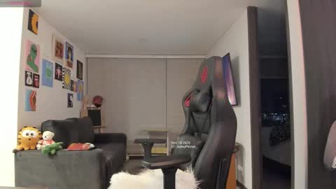 Jeimy Help me to reach 100 thumbs up online show from November 29, 1:35 am