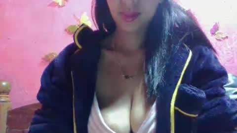 julie0612 online show from October 24, 7:25 pm