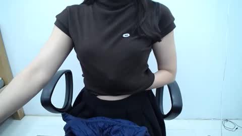 julie9x online show from December 15, 10:50 pm