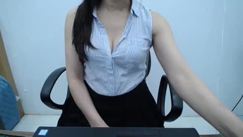 julie9x online show from March 7, 11:38 pm
