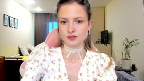 Julie online show from June 16, 2:21 pm
