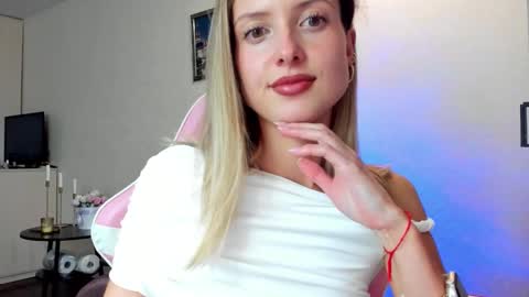 Julie online show from September 29, 6:07 pm