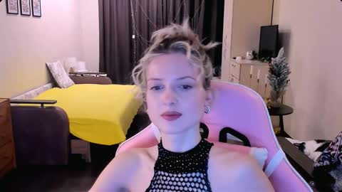 Julie online show from November 13, 3:58 pm