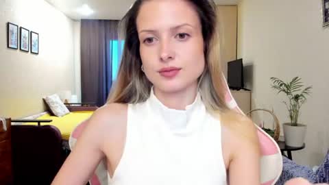 Julie online show from June 19, 3:40 pm