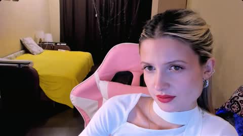 Julie online show from December 18, 4:24 pm