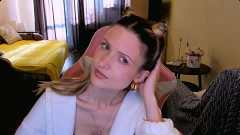 Julie online show from February 20, 6:26 am