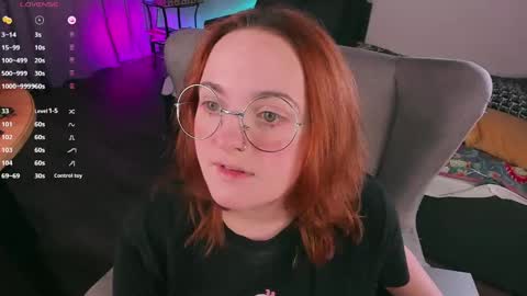Snapshot of juliet_schoolgirl chatting on December 15, 5:53 pm Juliet online show from December 15, 5:53 pm