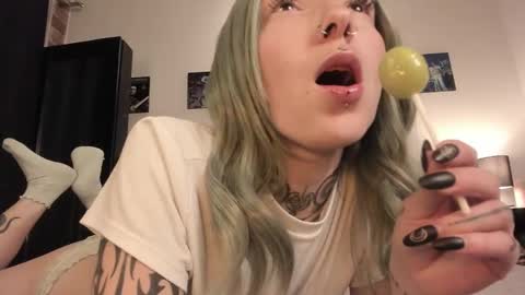 juliet_sourire online show from February 13, 2:12 am