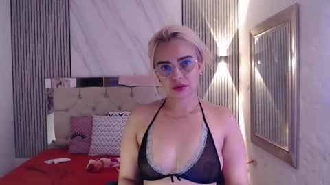 julieta__fox_ online show from March 8, 3:32 am