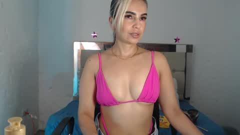 julieta__fox_ online show from February 26, 11:09 pm