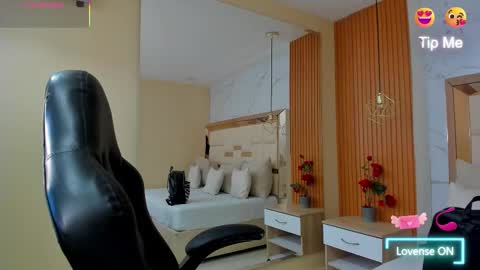 Snapshot of julieta_rose__ chatting on October 21, 10:13 pm online show from October 21, 10:13 pm