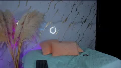 Julieth Gomez online show from June 24, 3:35 am