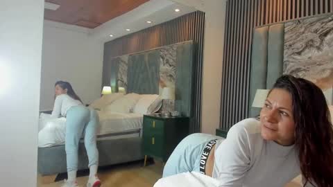 Snapshot of julieth_varr chatting on October 11, 7:06 pm Julieth var online show from October 11, 7:06 pm