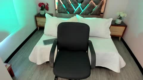 juli  online show from March 30, 7:14 pm