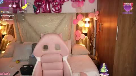 jullianapriv_ online show from January 5, 5:27 pm