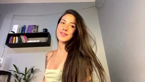 Snapshot of jullyjuicy chatting on October 8, 11:32 pm Jully online show from October 8, 11:32 pm