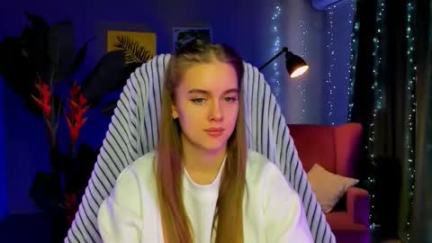 junewoods online show from February 4, 7:12 am