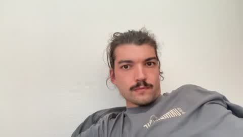 just_a_guy_with_a_big_cock online show from August 2, 12:40 pm