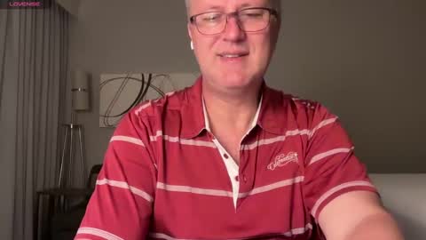 Snapshot of justavoyeurhere chatting on October 6, 2:40 am Michael online show from October 6, 2:40 am