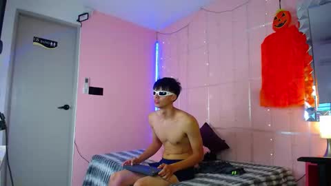 Snapshot of justin_grayy_ chatting on October 22, 10:11 pm Justin online show from October 22, 10:11 pm