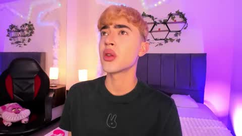 Justin online show from November 10, 11:24 am