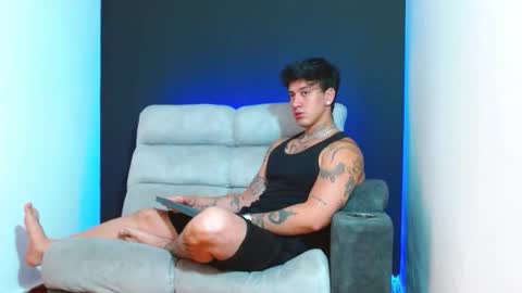 justinfuller_31 online show from December 21, 9:54 pm