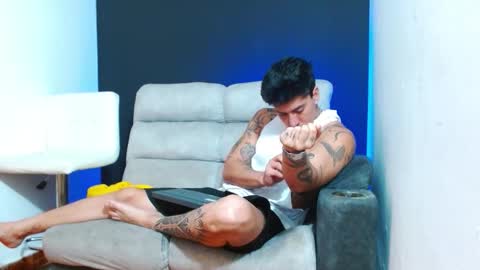 justinfuller_31 online show from March 17, 5:45 am