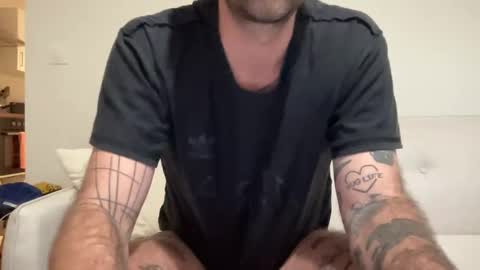 Snapshot of justmeandyou00 chatting on December 8, 1:36 pm justmeandyou00 online show from December 8, 1:36 pm