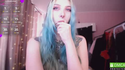 justmeowgirl online show from April 5, 6:43 am