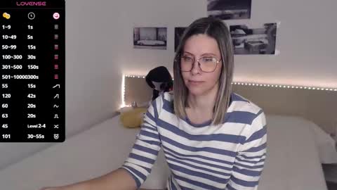 Julie online show from October 13, 4:36 am