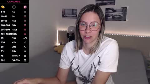 Julie online show from September 14, 3:02 pm