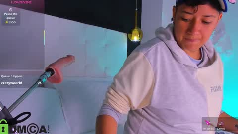 justmolly_ online show from January 19, 11:42 am