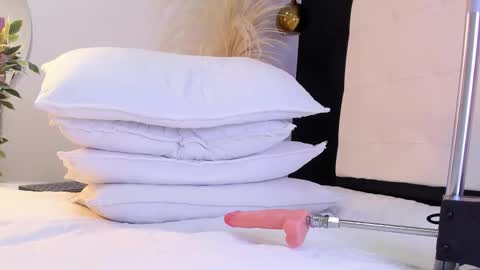 justmolly_ online show from March 26, 5:46 am