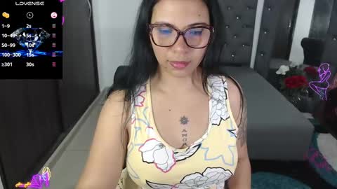 Snapshot of kaarlaa_ chatting on February 10, 3:42 pm Karla online show from February 10, 3:42 pm